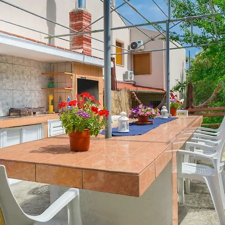 Vaitsa House *
